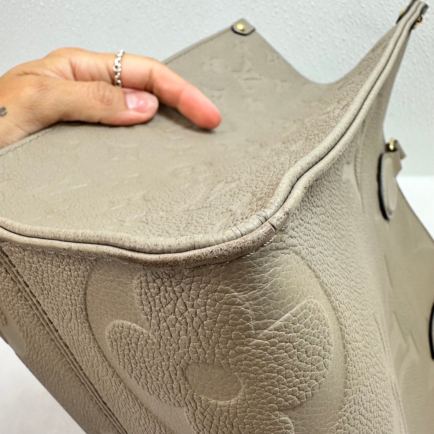 OnTheGo MM tote bag Tourterelle (turtledove) beige Monogram Empreinte leather Handbag Luxury Designer By Louis Vuitton, Size: Medium