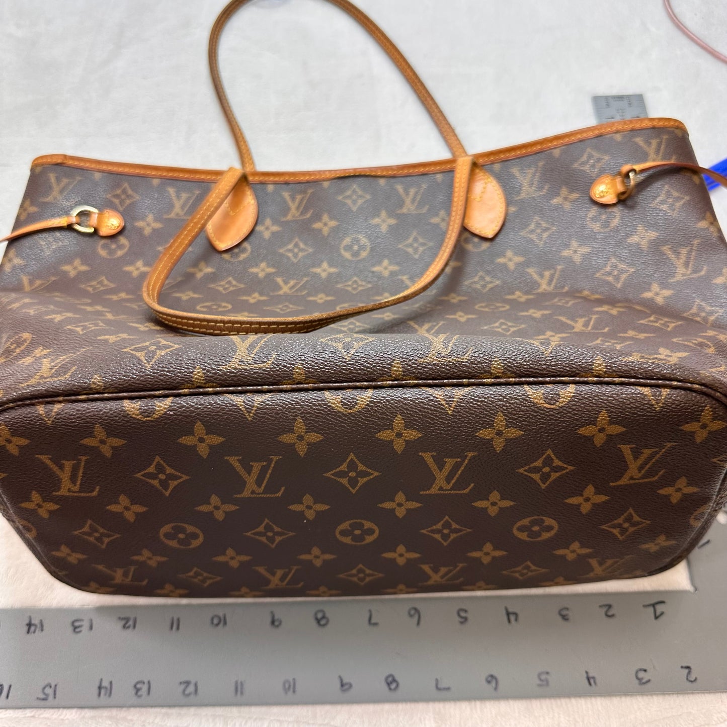 Neverfull MM Handbag Luxury Designer By Louis Vuitton, Size: Large