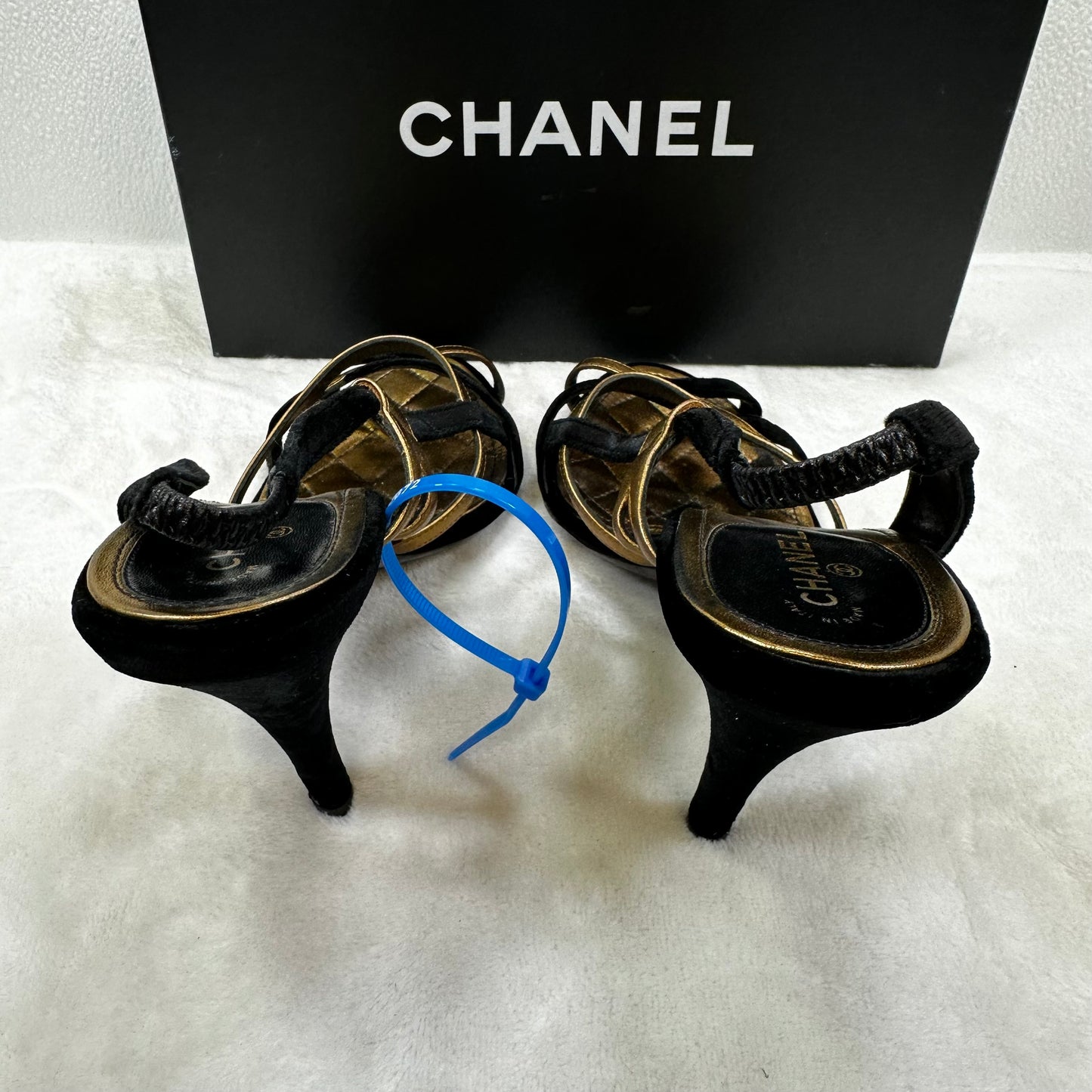 Shoes Designer By Chanel In Gold size 40