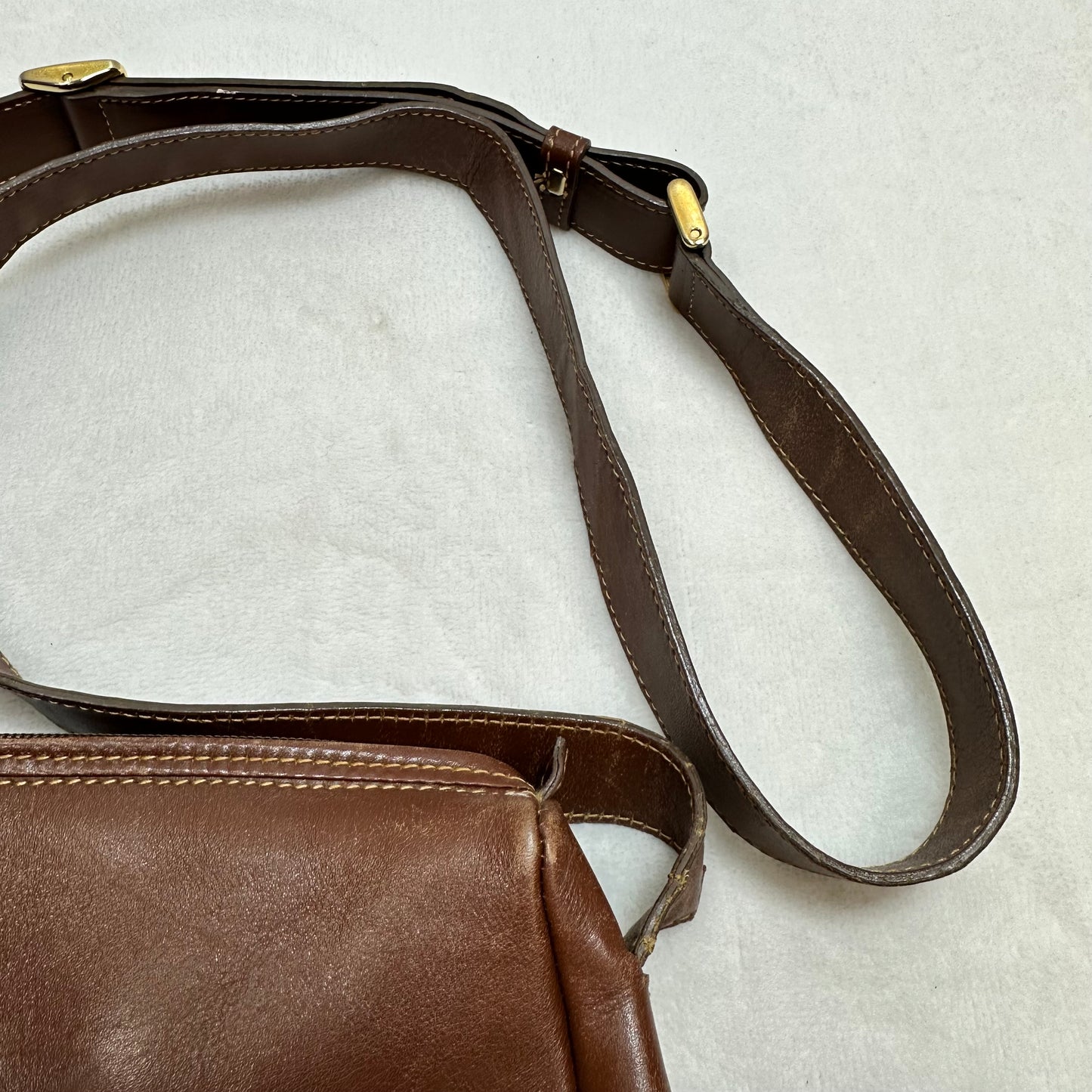 Crossbody Luxury Designer By Gucci, Size: Medium