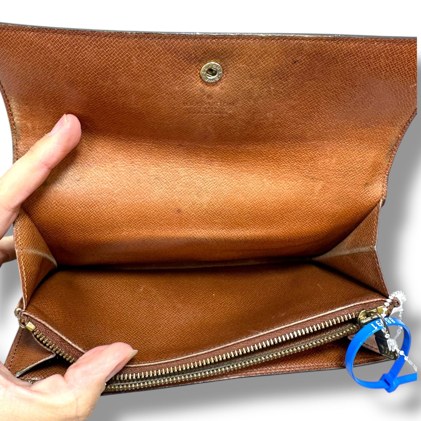 Wallet Luxury Designer By Louis Vuitton, Size: Medium