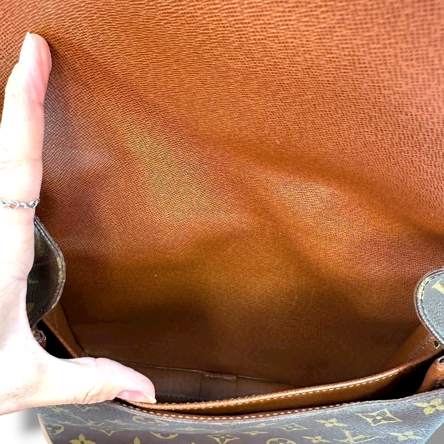 Crossbody Luxury Designer By Louis Vuitton, Size: Medium