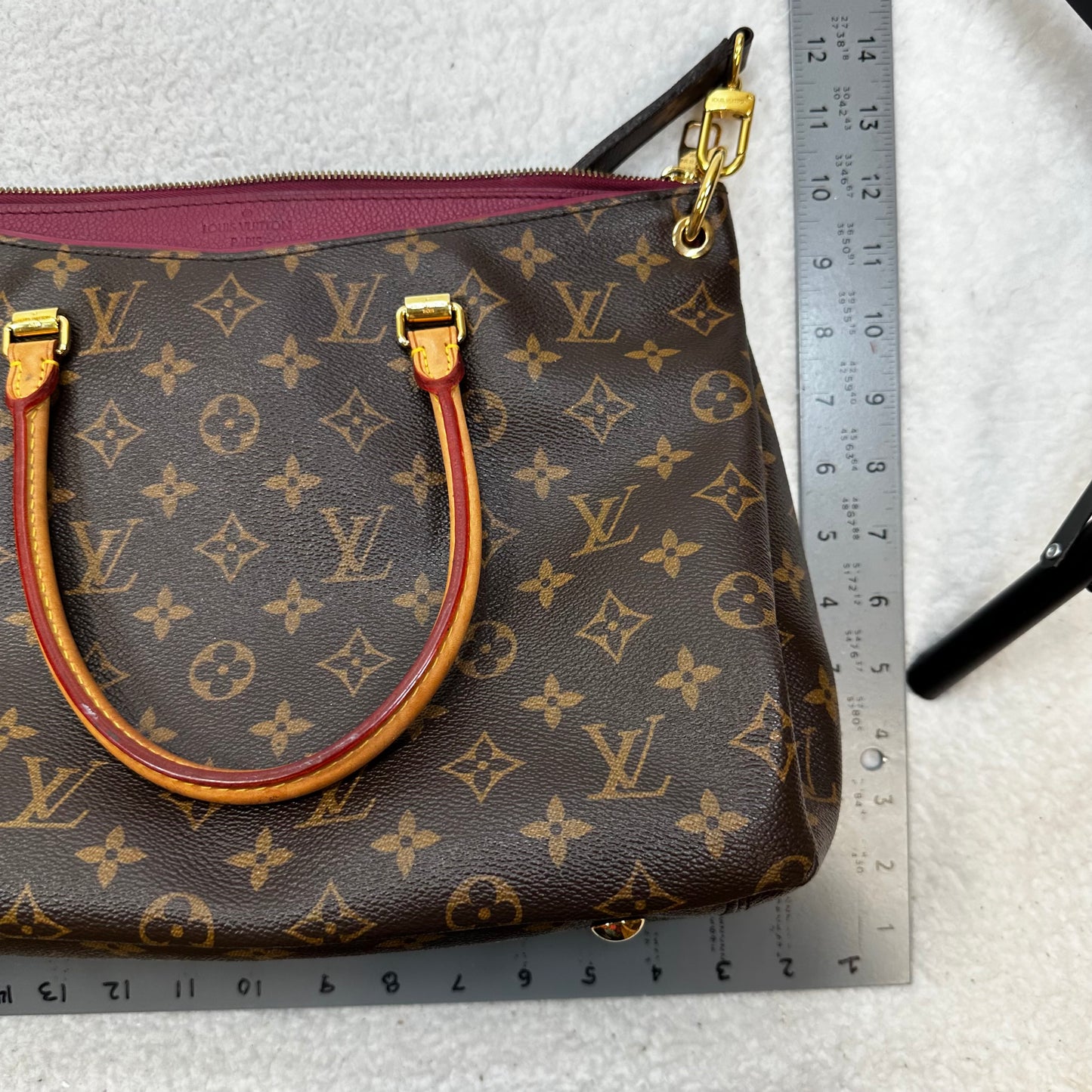 Handbag Designer Louis Vuitton Pallas, Size Medium