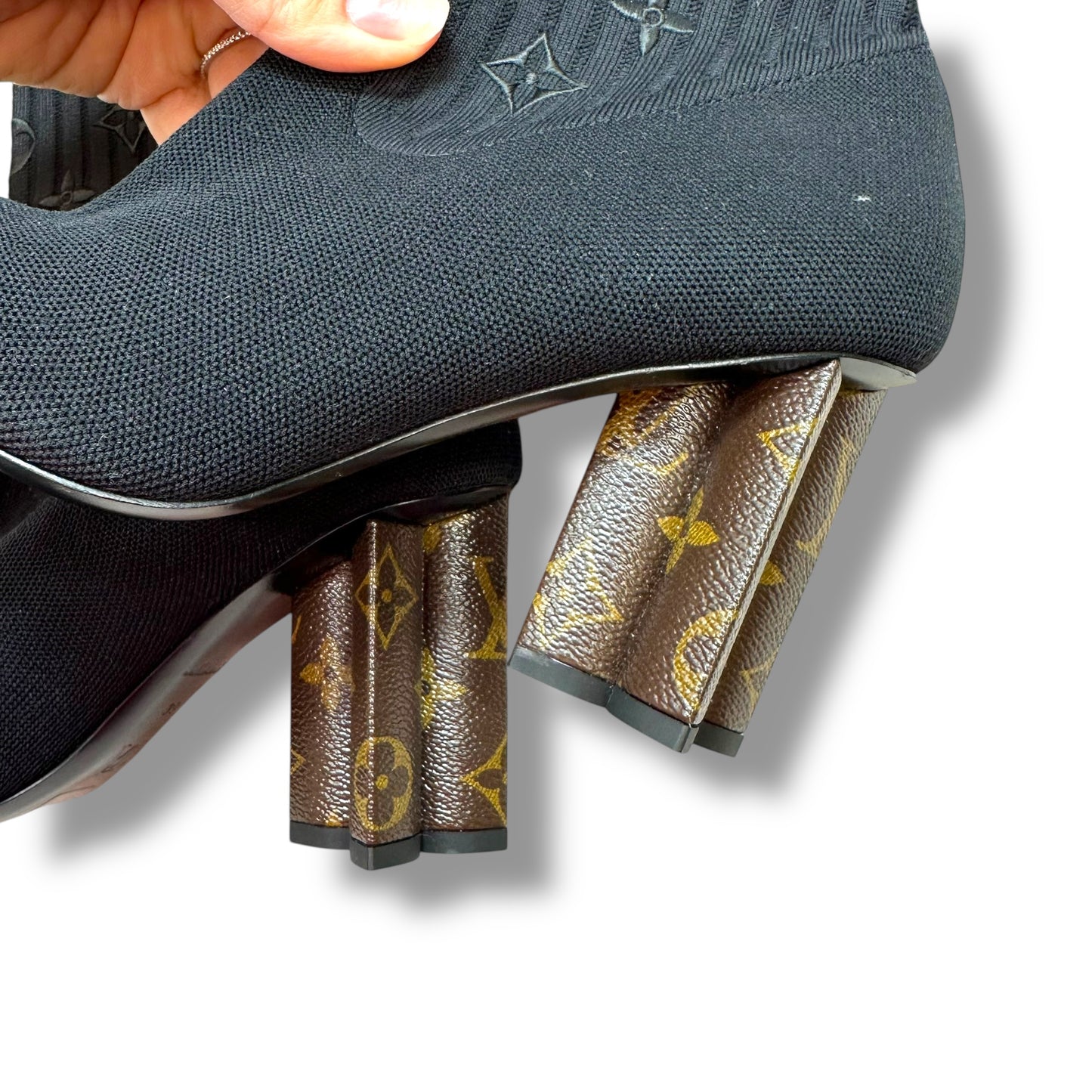 Silhouette Ankle Boots Luxury Designer By Louis Vuitton In Black, Size: 39/8