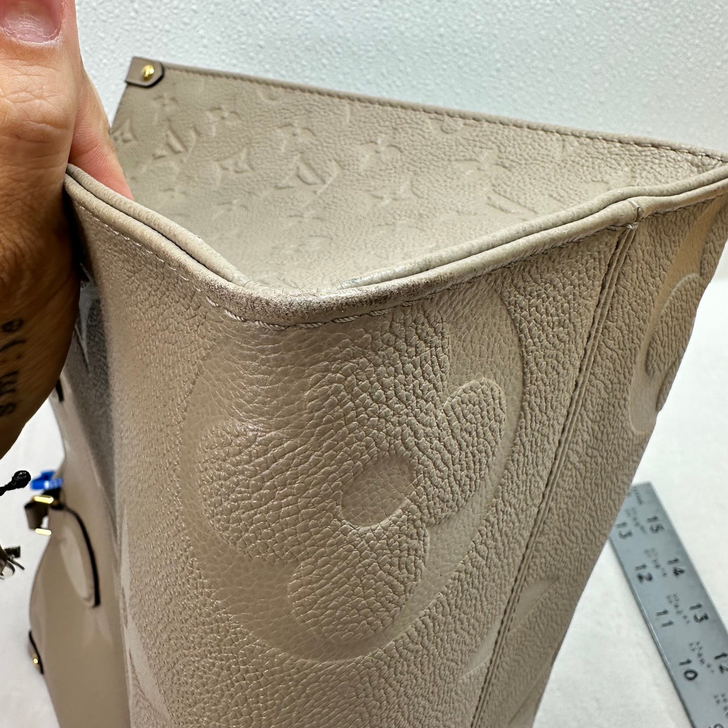 OnTheGo MM tote bag Tourterelle (turtledove) beige Monogram Empreinte leather Handbag Luxury Designer By Louis Vuitton, Size: Medium