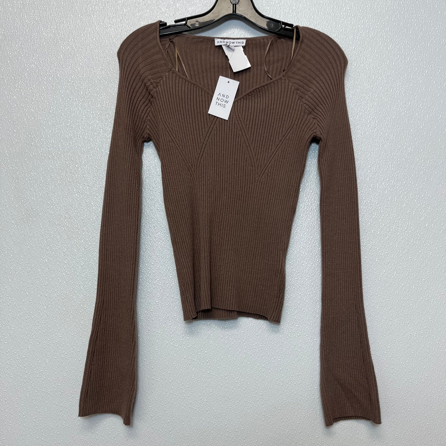 Sweater By Clothes Mentor  Size: M